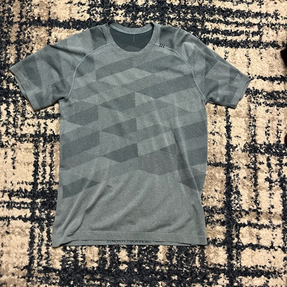 Lulu lemon gym shirt size medium mens